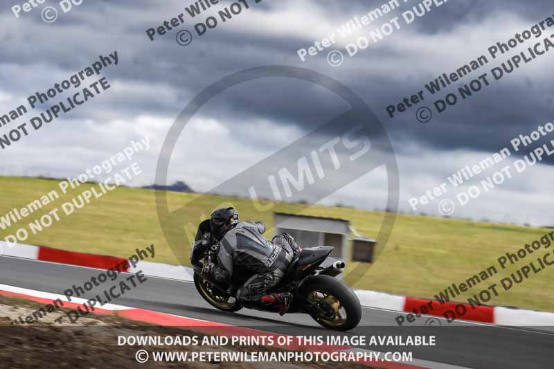 cadwell no limits trackday;cadwell park;cadwell park photographs;cadwell trackday photographs;enduro digital images;event digital images;eventdigitalimages;navarra;no limits trackdays;peter wileman photography;racing digital images;trackday digital images;trackday photos